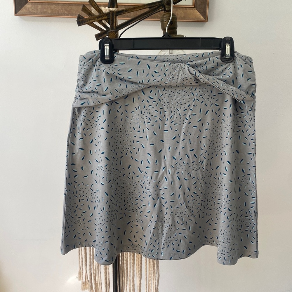 Toad&Co Light Gray Mini Skirt with Blue Leaf Print
